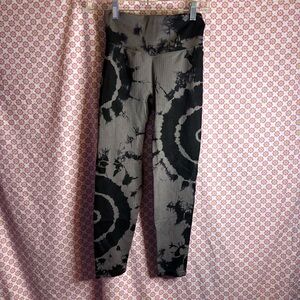 PINK‎ Victoria's Secret Black and Gray Tie-Dye Leggings
